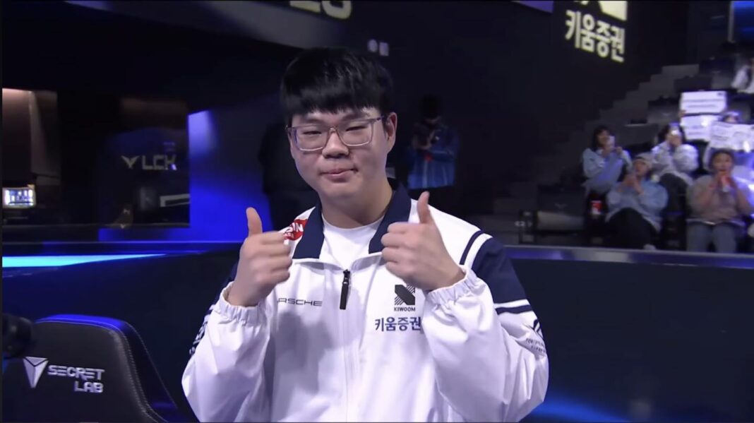 LazyFeel nhận được vô vàn lời khen từ cộng đồng và đàn anh Peanut. Ảnh: internet LazyFeel nhận được vô vàn lời khen từ cộng đồng và đàn anh Peanut. Ảnh: internet