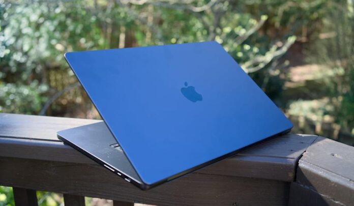 MacBook Pro M5 Max 16 inch (2026) nhìn từ phía sau (Ảnh: Internet)