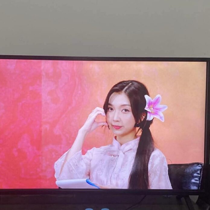 Nữ MC gây chú ý khi xuất hiện tại LCP 2026.