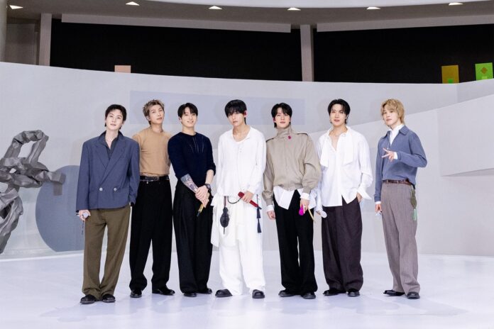 BTS phải vượt qua nhiều nghệ sĩ tên tuổi khác để nhận được giải thưởng danh giá (Ảnh: Internet)