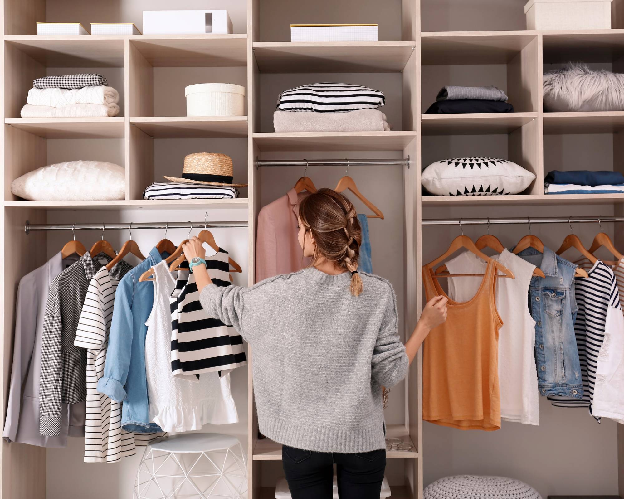 Mệt mỏi vì chọn đồ mỗi sáng? Bí quyết phối đồ đơn giản giúp bạn nhẹ đầu mà vẫn mặc đẹp