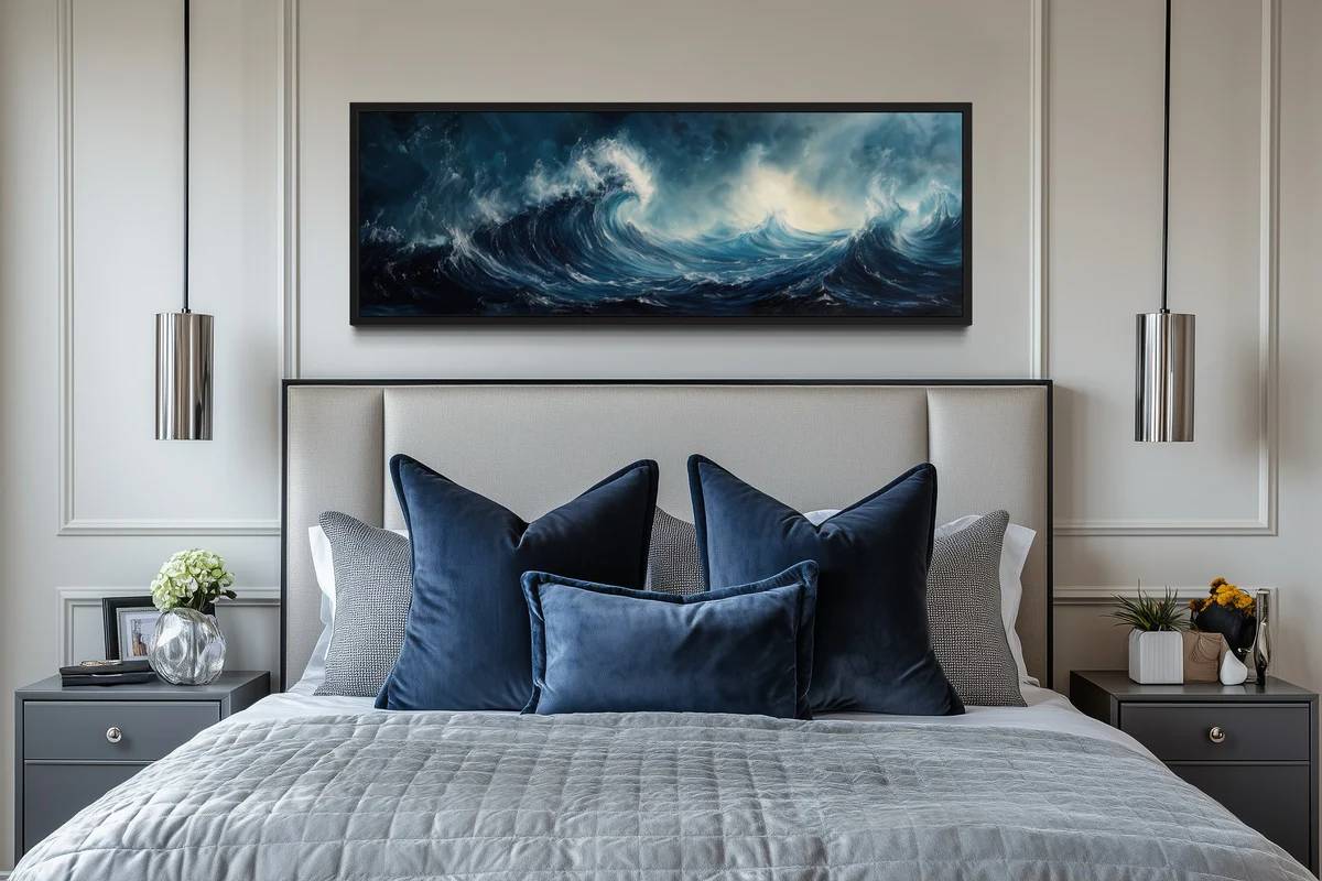Một bức tranh lớn mang sắc xanh dương đậm có thể trở thành tâm điểm cho cả căn phòng