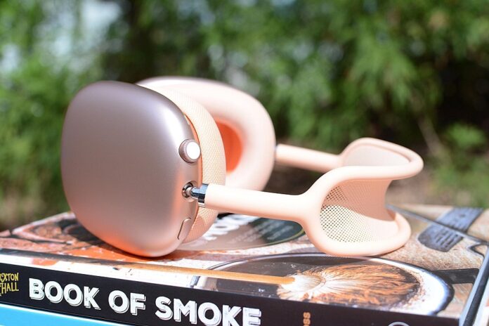 Núm xoay kỹ thuật số và điều khiển chế độ nghe của AirPods Max 2 (Ảnh: Internet)