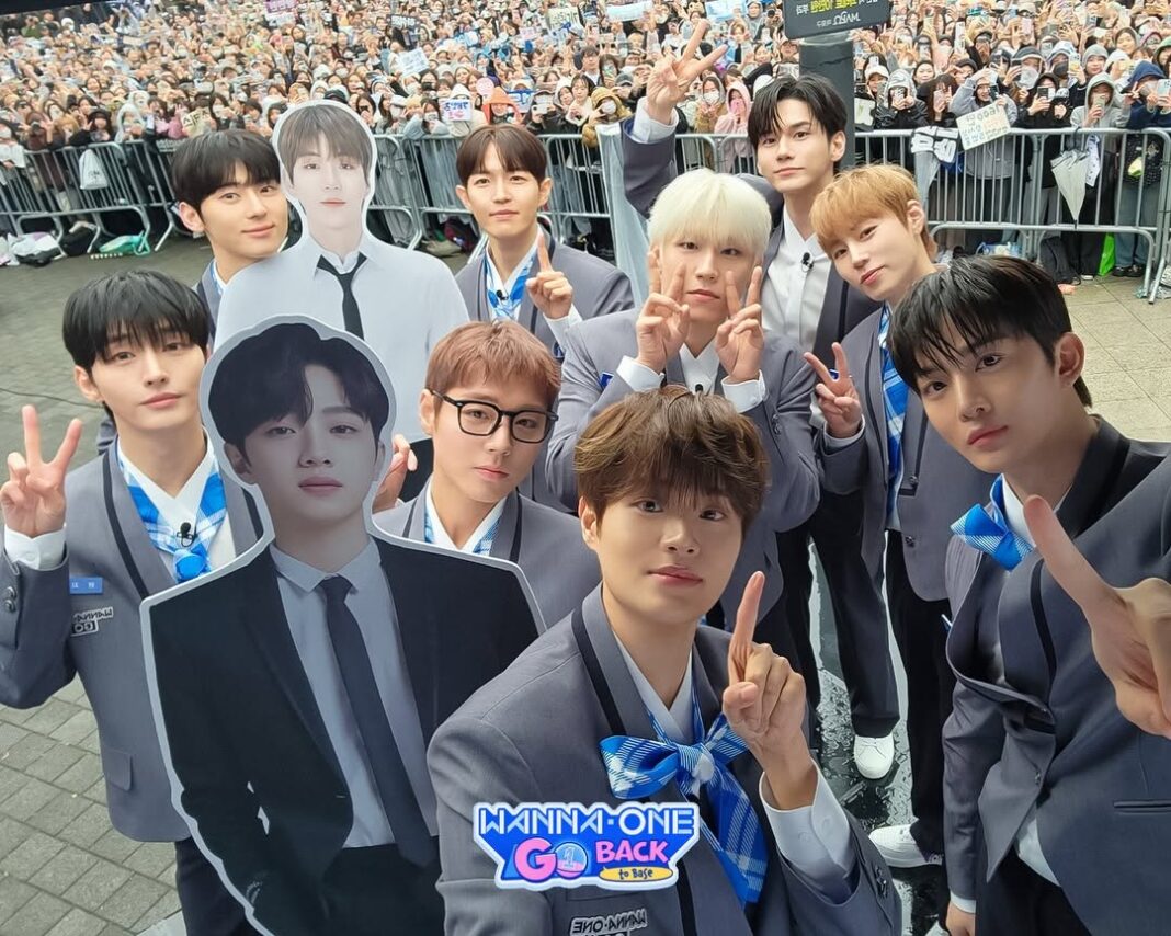 Wanna One tái hợp sau 7 năm, người hâm mộ “đội mưa” tham dự (Ảnh: Internet)