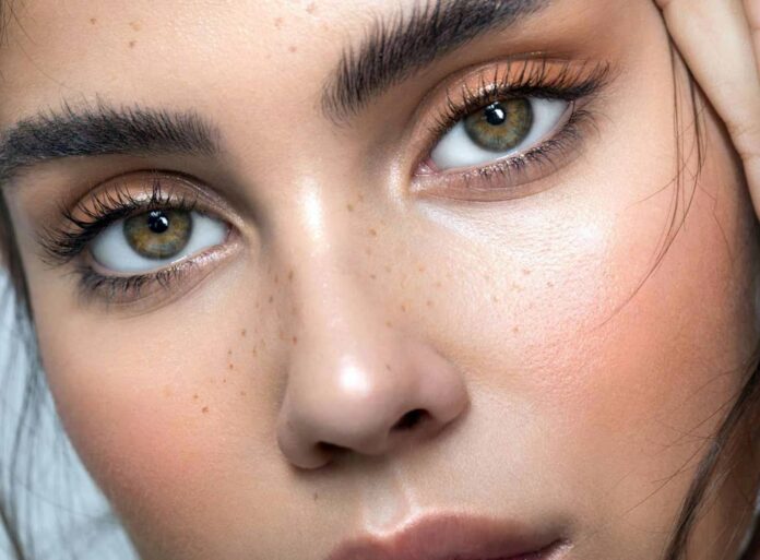 Trang điểm mắt trong năm 2026