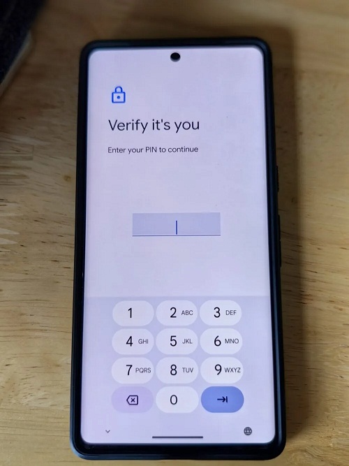 Hộp thoại yêu cầu xác thực sinh trắc học Android với tính năng dự phòng mã PIN (Ảnh: Internet)