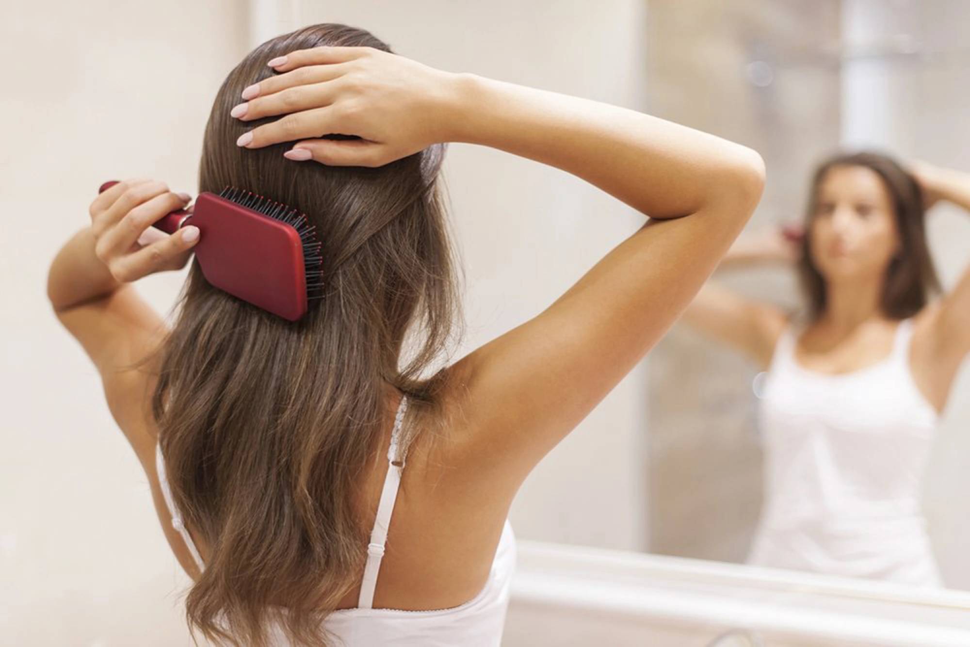 Nhiều sản phẩm chăm sóc tóc và móng chứa keratin, peptide hay collagen có thể giúp cải thiện vẻ ngoài tạm thời