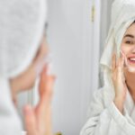 Tùy vào điều kiện thời tiết và tình trạng da, bạn nên điều chỉnh quy trình skincare sao cho phù hợp