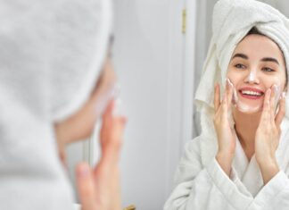 Tùy vào điều kiện thời tiết và tình trạng da, bạn nên điều chỉnh quy trình skincare sao cho phù hợp