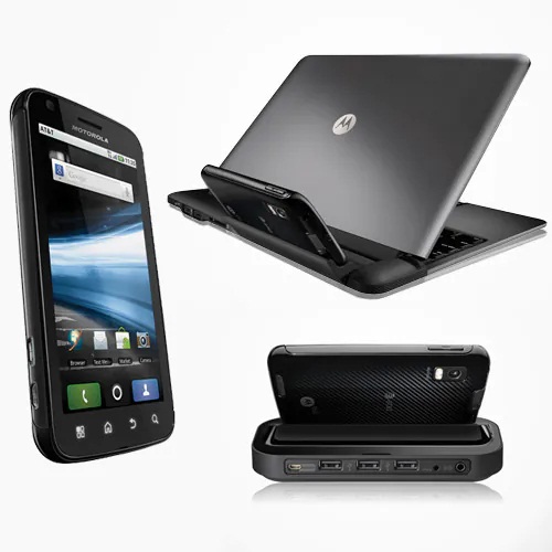 Điện thoại Motorola Atrix với lapdock (Ảnh: Internet)
