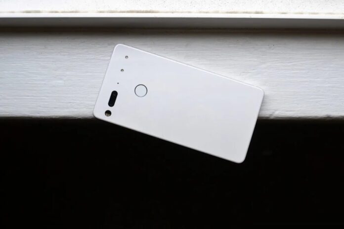 Điện thoại Essential Phone 2018 (Ảnh: Internet)