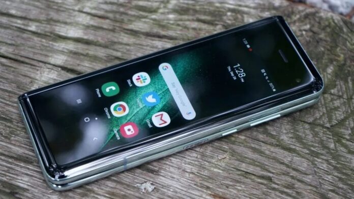 Điện thoại màn hình gập Galaxy Fold của Samsung (Ảnh: Internet)