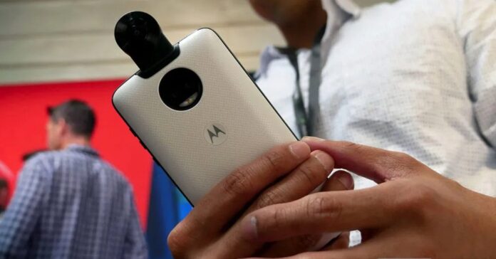 Điện thoại Moto Z2 Force Edition (Ảnh: Internet)