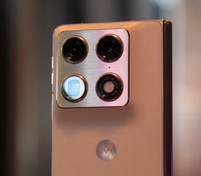 Camera của điện thoại Motorola Razr Fold (Ảnh: Internet)