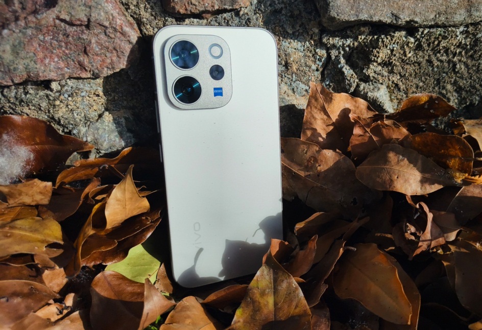 Điện thoại Vivo V70: Thiết kế cao cấp và camera mạnh mẽ với mức giá tầm trung