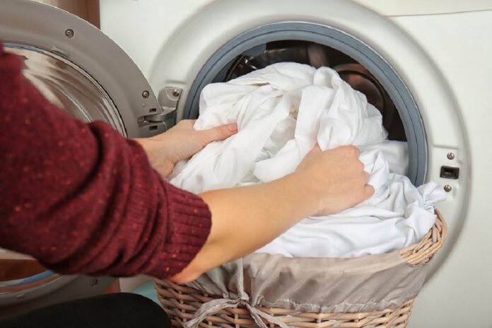 Chọn nhiệt độ nước phù hợp với từng loại vải và từng loại vết bẩn