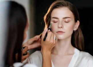 Trang điểm trong điều kiện ánh sáng không phù hợp