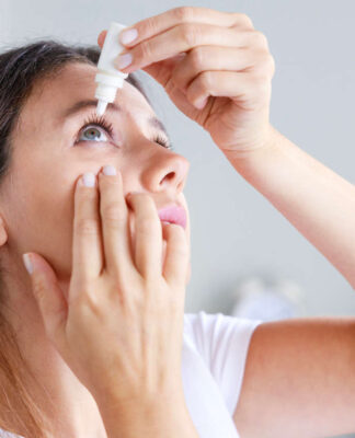 Dùng nước mắt nhân tạo