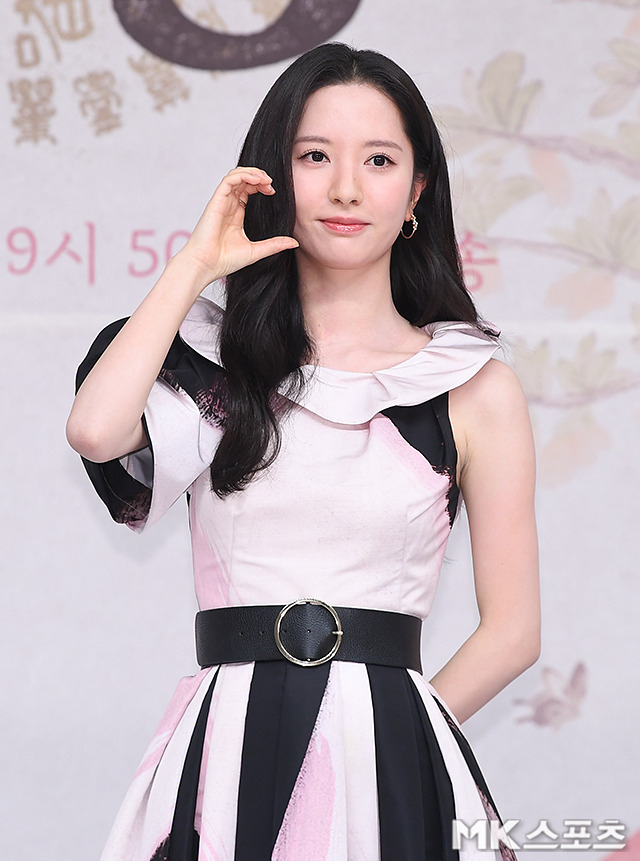 Kim Ji-yeon hóa thân thành minh tinh quay ngược thời gian để cứu mối tình đầu (Ảnh: Internet)