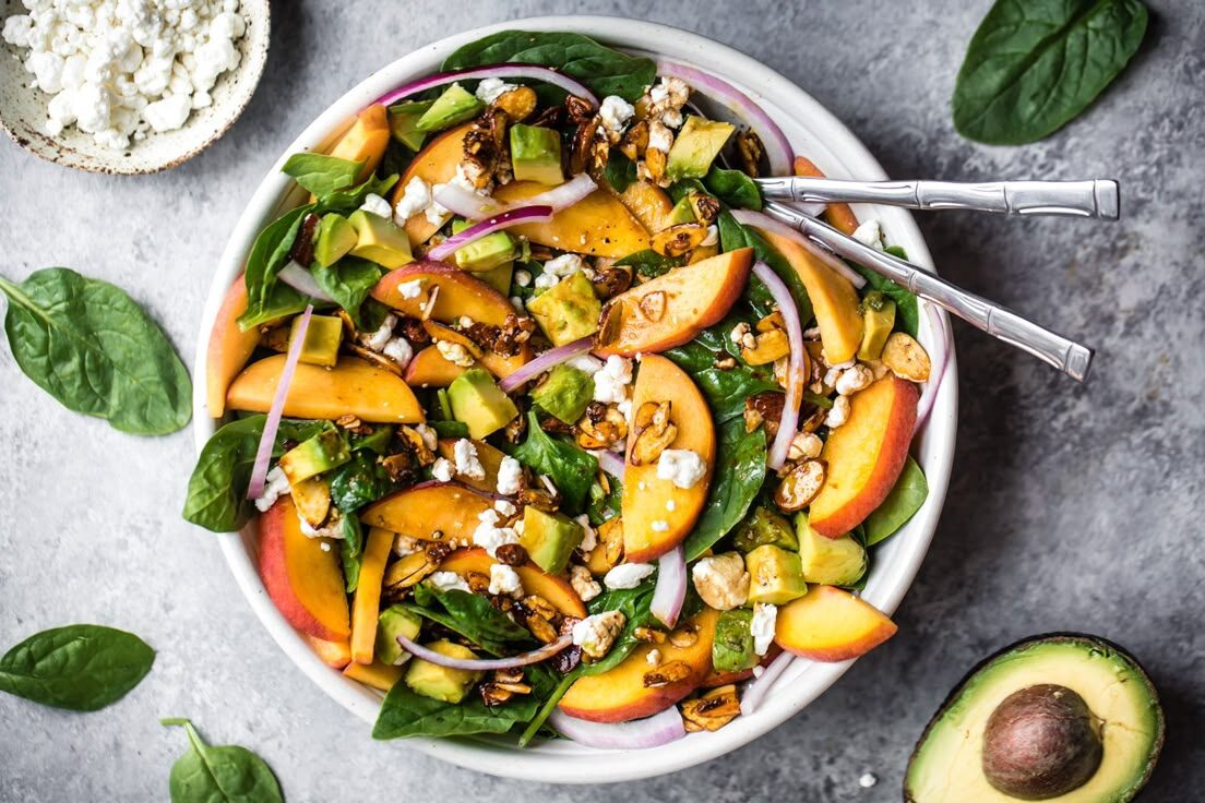 Một lợi ích rõ ràng khác của việc ăn salad mỗi ngày là cơ thể được cung cấp đều đặn các vitamin và khoáng chất quan trọng