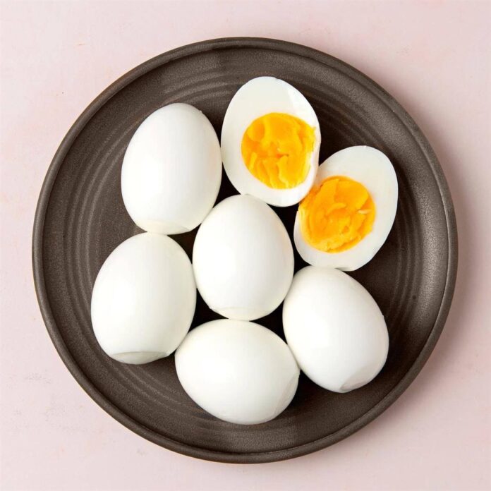 Việc ăn trứng ở mức độ vừa phải không làm tăng nguy cơ mắc bệnh tim ở người khỏe mạnh