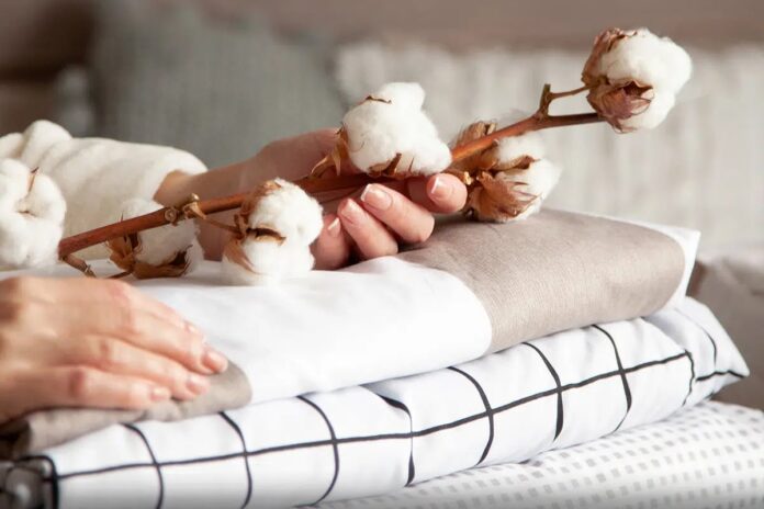 Chọn các loại vải mềm, nhẹ và có khả năng thoáng khí tốt sẽ giúp giảm ma sát và hạn chế kích ứng da
