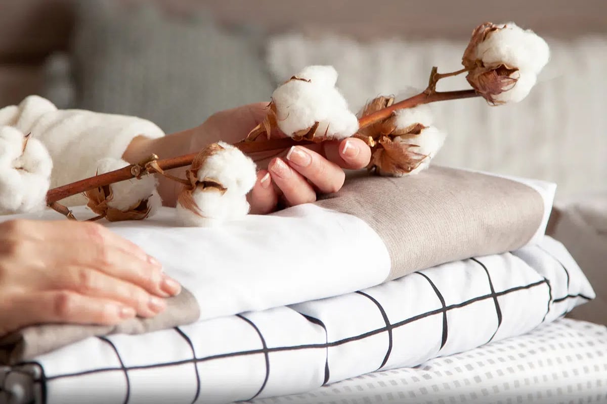 Nên mặc gì khi bị viêm da cơ địa? 5 bí quyết giúp bảo vệ làn da dễ kích ứng