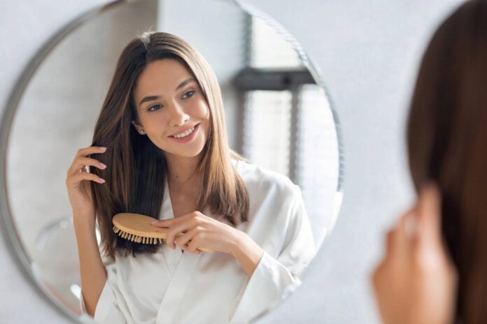 Dầu xả không chỉ là sản phẩm giúp tóc mềm mượt tạm thời mà còn là một phần quan trọng trong quy trình chăm sóc tóc khỏe mạnh