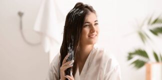 Dầu xả có tác dụng bổ sung độ ẩm cho tóc sau khi gội đầu