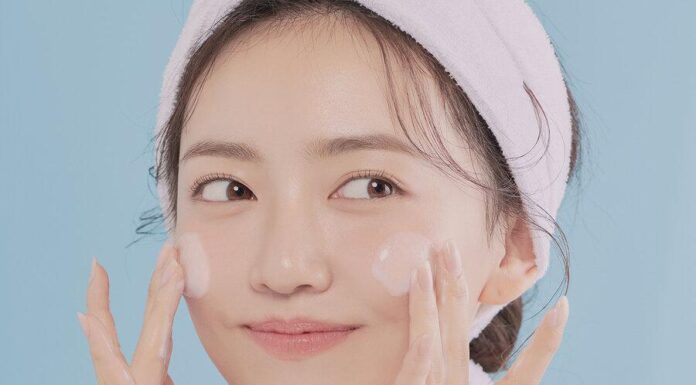 chỉ kiểm soát dầu mà không cấp ẩm là chưa đủ để duy trì một làn da khỏe mạnh