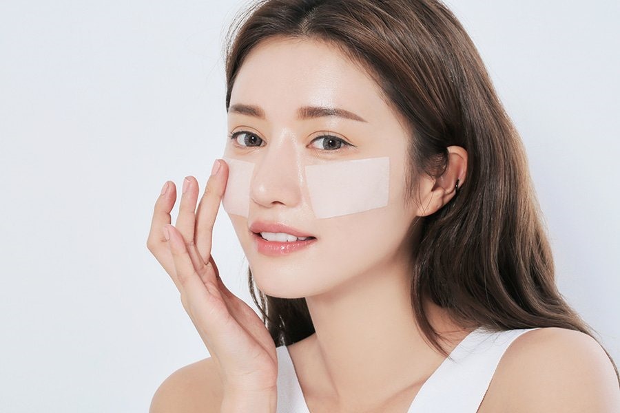 Sử dụng toner và serum để cân bằng da