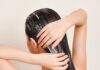 Một trong những lý do quan trọng khiến các chuyên gia luôn khuyến khích sử dụng dầu xả nằm ở khả năng cân bằng độ pH
