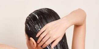 Một trong những lý do quan trọng khiến các chuyên gia luôn khuyến khích sử dụng dầu xả nằm ở khả năng cân bằng độ pH