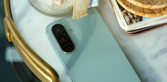 Camera phẳng của điện thoại Galaxy A56 (Ảnh: Internet)
