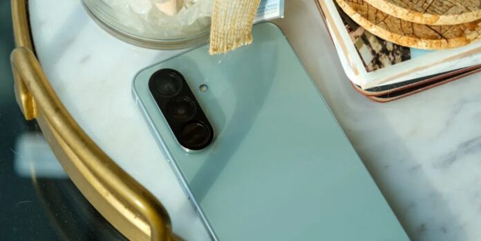 Camera phẳng của điện thoại Galaxy A56 (Ảnh: Internet)