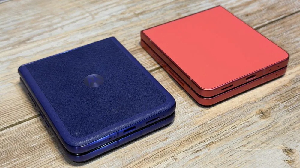 So sánh điện thoại Motorola Razr Ultra và Galaxy Z Flip 7 (Ảnh: Internet)