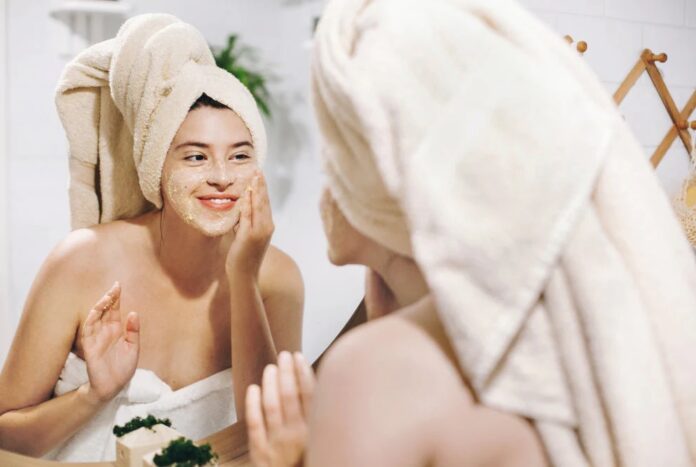 Tẩy tế bào chết và dưỡng ẩm đúng cách giúp