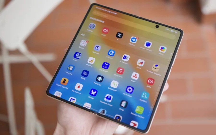 Điện thoại màn hình gập HONOR Magic V6 (Ảnh: Internet)