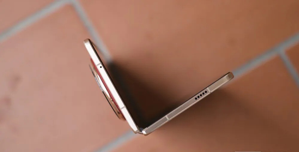 Điện thoại màn hình gập HONOR Magic V6 ra mắt toàn cầu cạnh tranh với Galaxy Z Fold 8 của Samsung