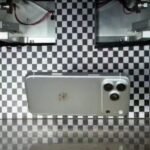 Tiết lộ hình ảnh iPhone 18 Pro của Apple được thử nghiệm độ bền thực tế (Ảnh: Internet)