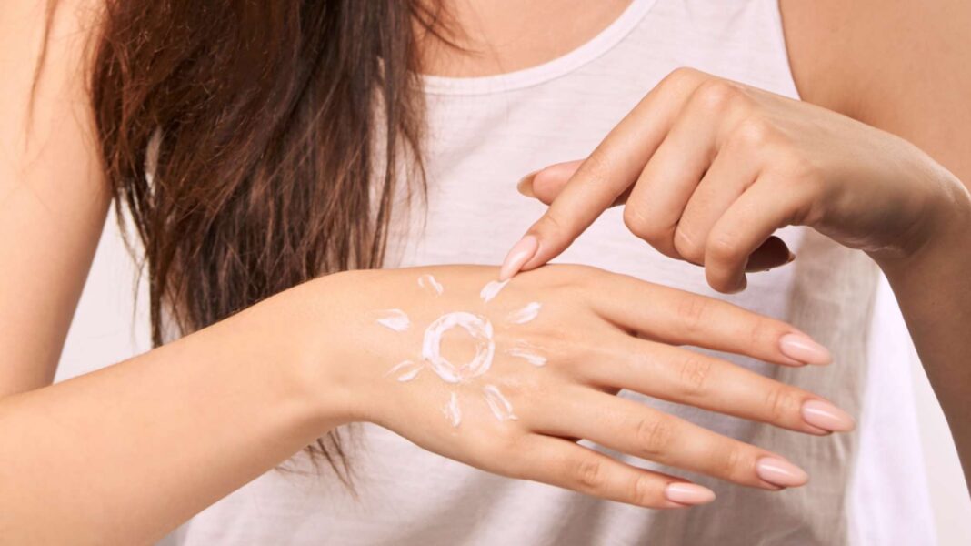 Các chuyên gia cho rằng SPF 50 là mức lý tưởng cho hầu hết những người cần bảo vệ da ở cường độ cao
