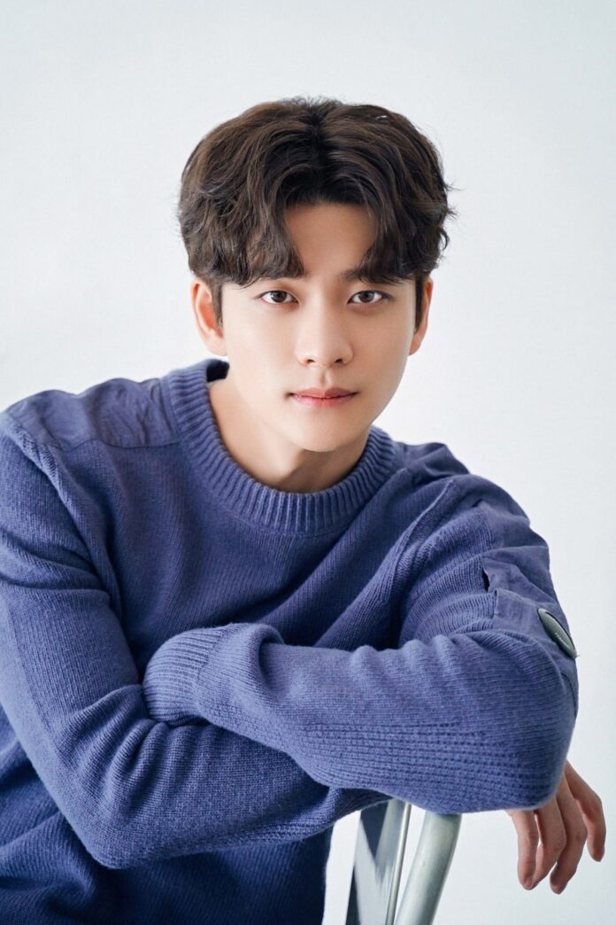 ần đầu tiên Kang Tae-oh đảm nhận vai trò MC cho một lễ trao giải K-pop