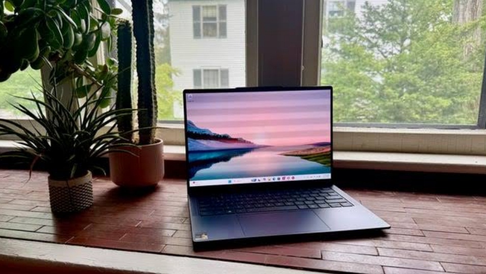Laptop Lenovo Yoga 7x Slim (Ảnh: Internet)
