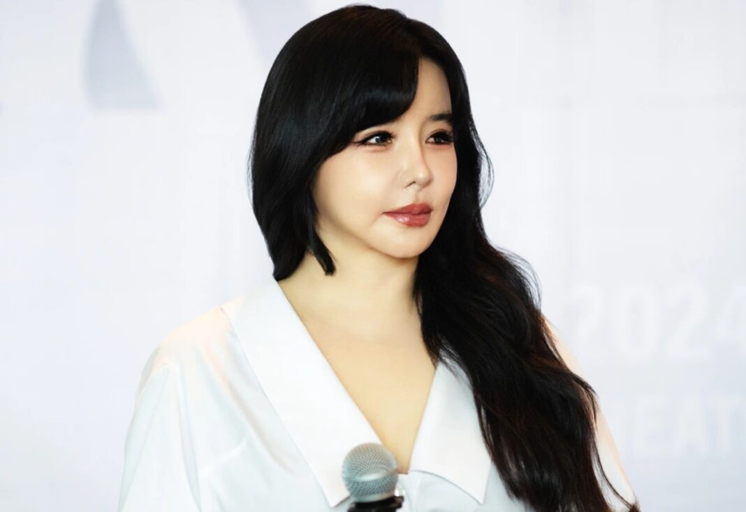 Park Bom chấm dứt hợp đồng với D-Nation Entertainment (Ảnh: Internet)