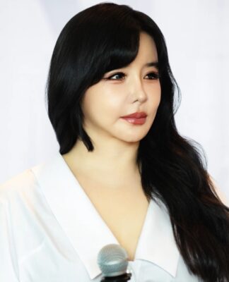 Park Bom chấm dứt hợp đồng với D-Nation Entertainment (Ảnh: Internet)