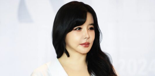 Park Bom chấm dứt hợp đồng với D-Nation Entertainment (Ảnh: Internet)