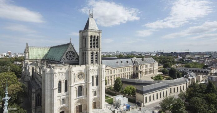 Nhà thờ Saint-Denis - công trình mở đầu cho phong cách Gothic. Nguồn: Internet Nhà thờ Saint-Denis - công trình mở đầu cho phong cách Gothic. Nguồn: Internet