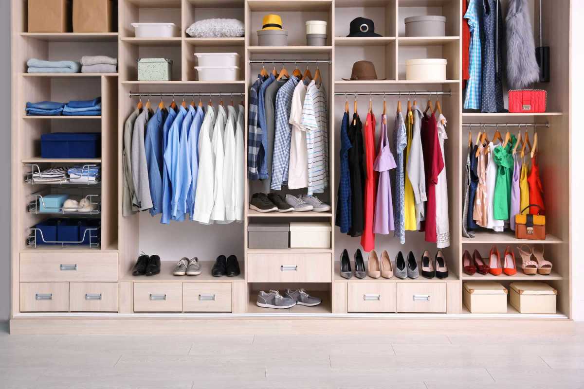 10 ý tưởng sắp xếp tủ quần áo sành điệu giúp lưu trữ gọn gàng và phối đồ dễ dàng hơn