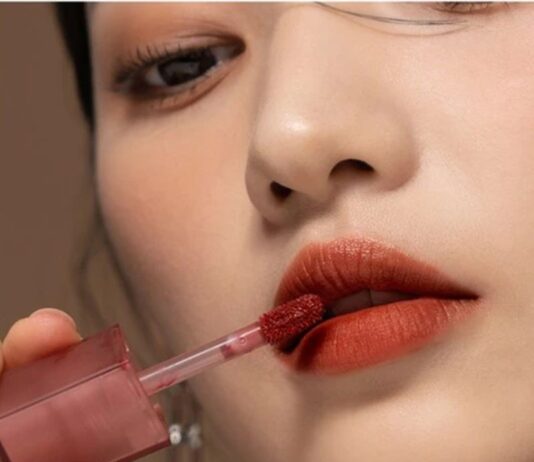 Sử dụng son tint làm lớp nền