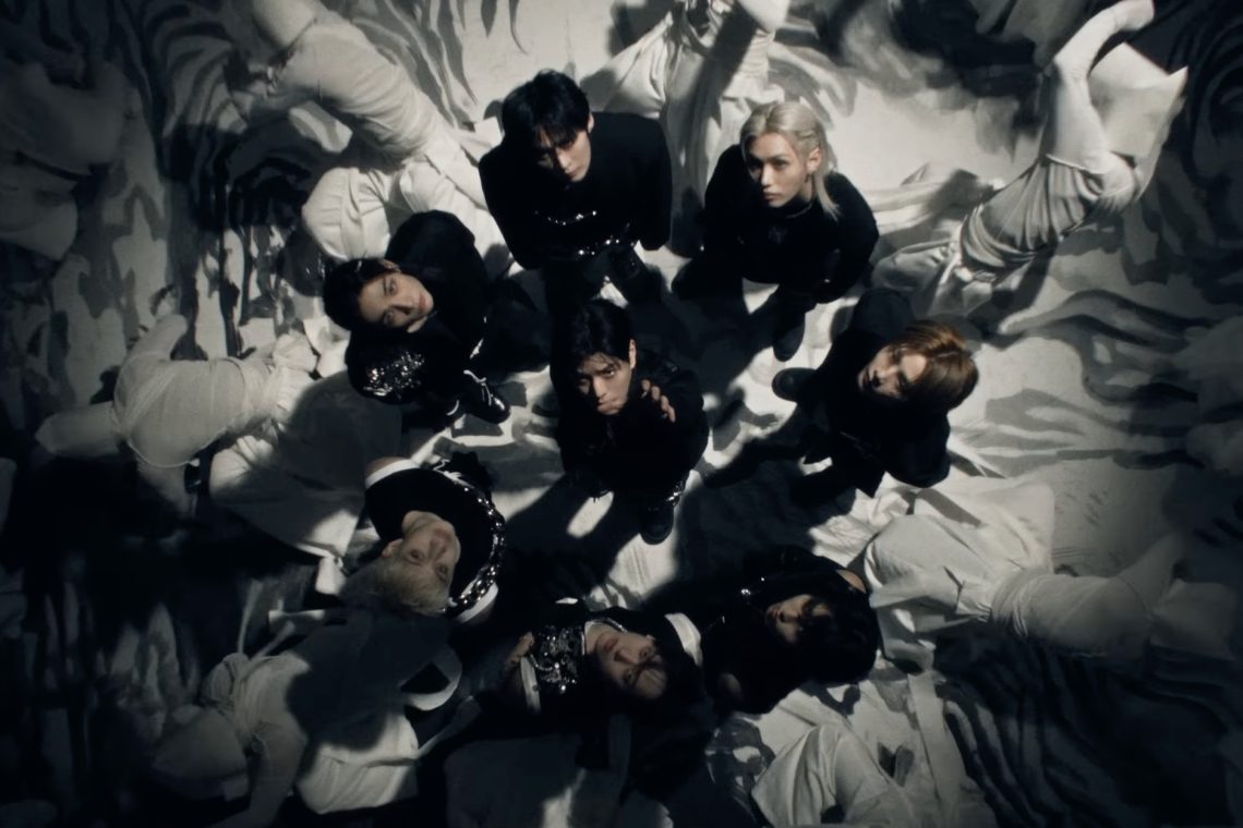 Nhờ những thành công liên tiếp trên sân khấu quốc tế, Stray Kids ngày càng củng cố danh hiệu “nhóm nhạc trình diễn hàng đầu” của K-pop